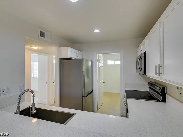1800 Edmond St #124 — Photo 34