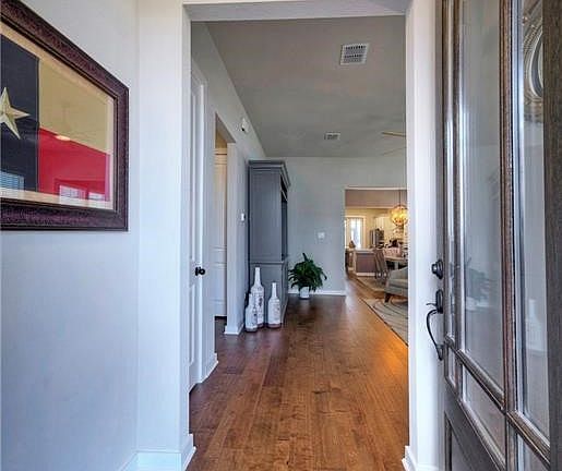 4th image of 1036 Twain St