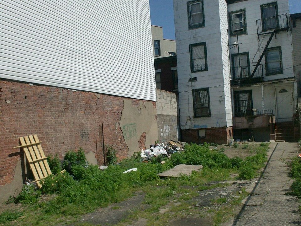 Yard space & Home on Lot