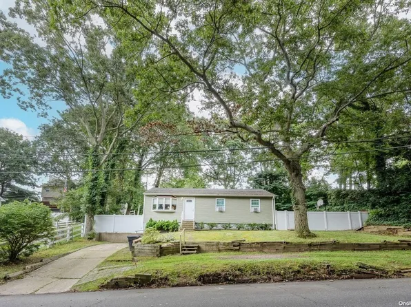 179 Broadway, Rocky Point, NY 11778