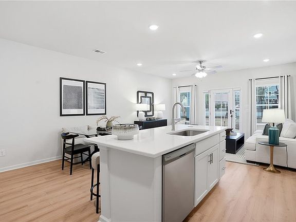 4th image of 205 Harrell Way