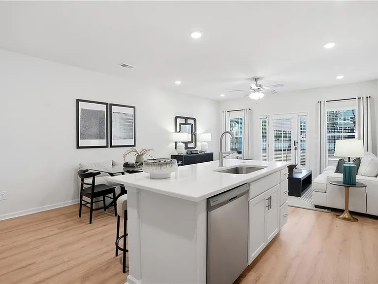 205 Harrell Way — Photo 4