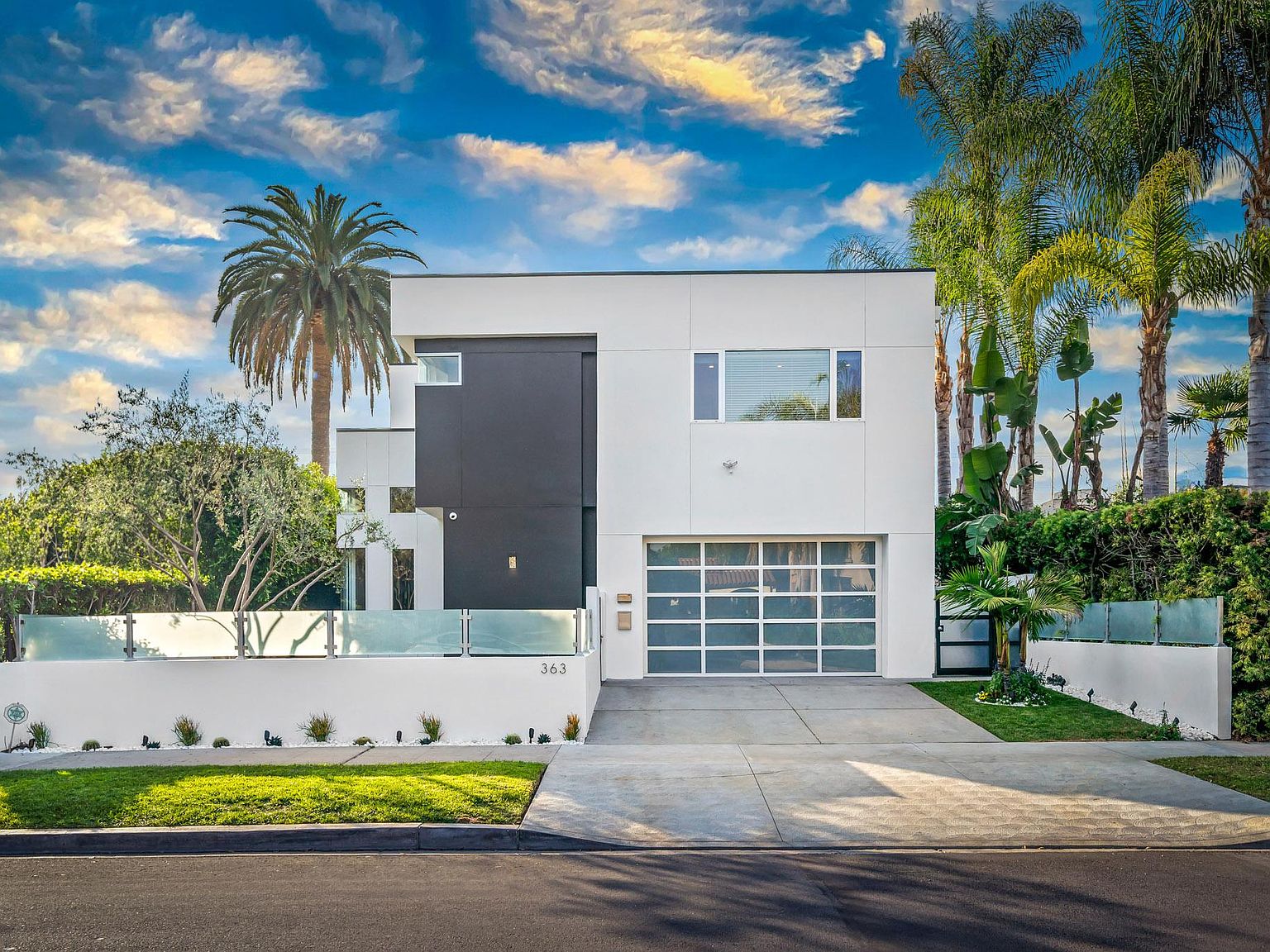 Los Angeles, CA 90048