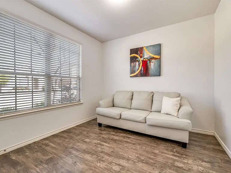2281 Miramar Dr — Photo 5