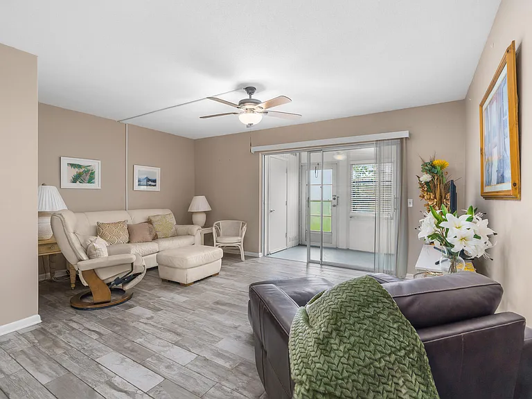 410 NE 17th Ave #101 — Photo 10
