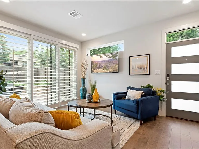 1412 Perez St #1 — Photo 3