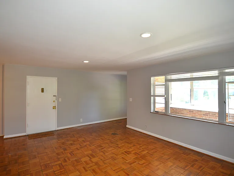 4028 Ledgewood Dr — Photo 7