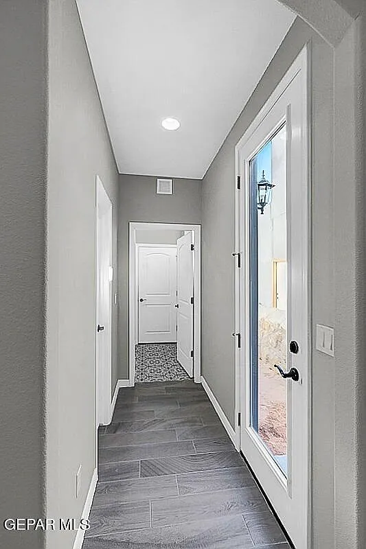 4 bed, 3.0 bath, 2016 sqft, $2,100 — Photo 3