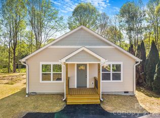 1182 Crabtree Rd, Waynesville, NC 28786