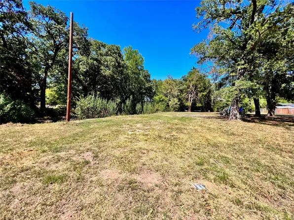 160 Pine Ln, Streetman, TX 75859