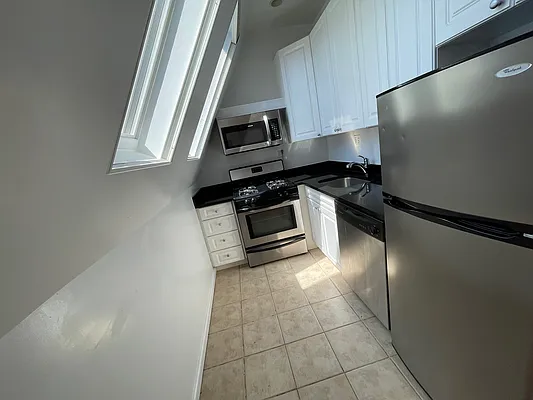 Rented by Bond New York | media 10