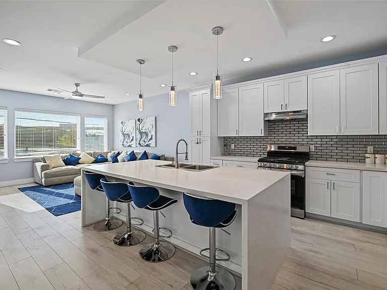 2413 Pease St — Photo 16