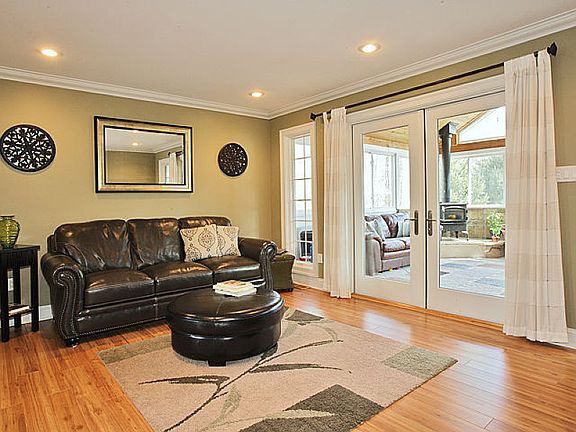 4th image of 12 Spear Ln