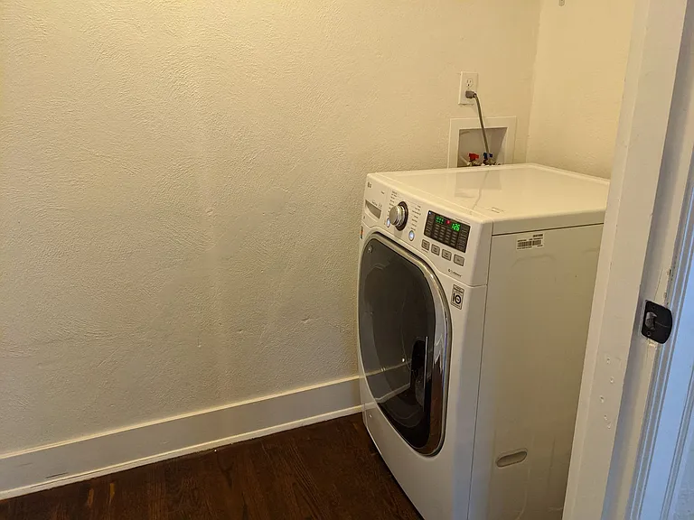 Elise Apartments — Photo 12