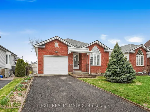 836 Pilon St, Hawkesbury, ON K6A 3P8