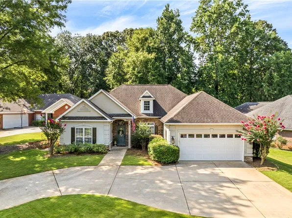 1944 Hillbrook Cir, Auburn, AL 36830