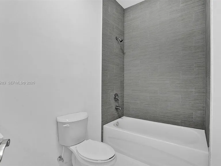 1567 NW 1st St #3 — Photo 9