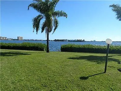 2 bed, 2.0 bath, 915 sqft, $3,000 — Photo 2