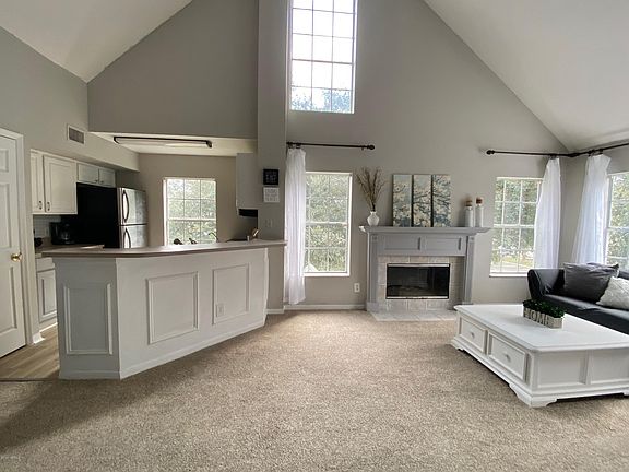 4th image of 13703 RICHMOND PARK Drive N #1509