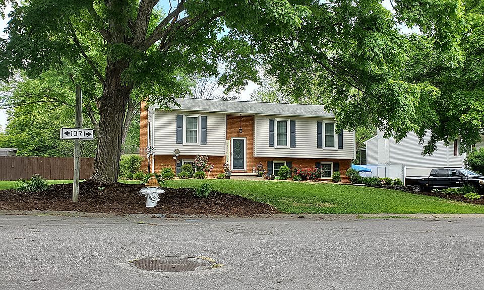 1st image of 3891 Hyde Park Dr