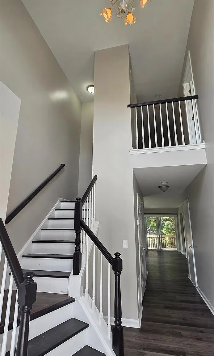3 bed, 2.5 bath, $3,300 — Photo 4