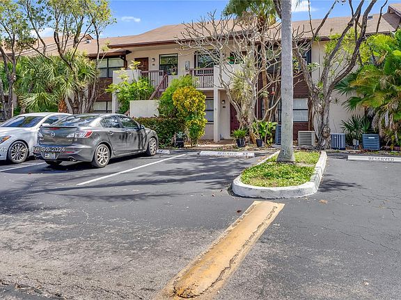 2nd image of 9874 Nob Hill Ct #9874