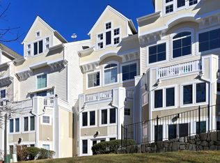 2062 Beacon Heights Dr, Reston, VA 20191