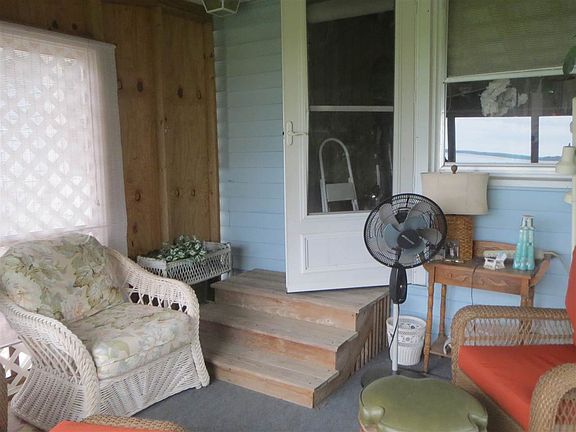 3rd image of 272 River Dr