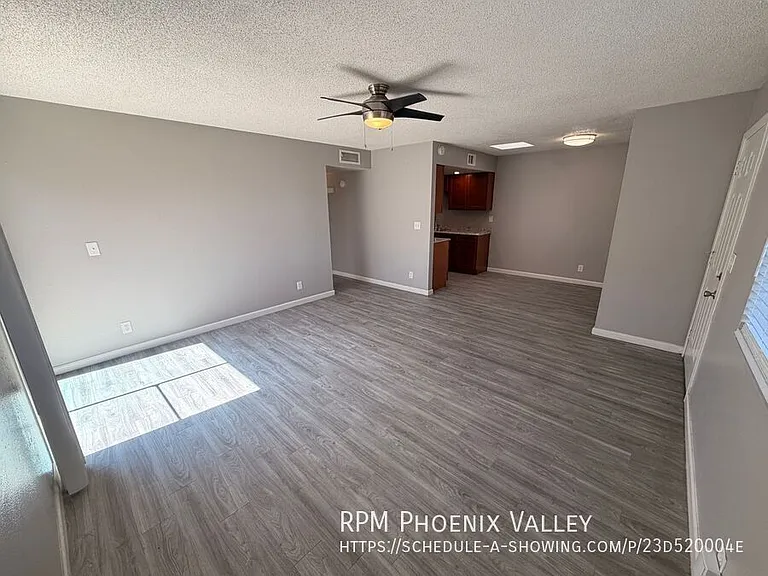 Glendale Groves — Photo 8
