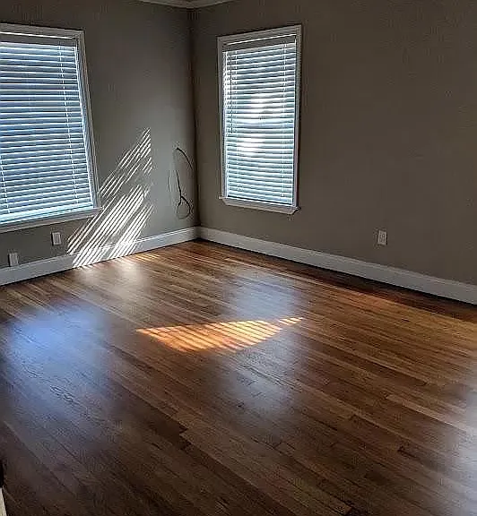 2547 Searcy Dr — Photo 2