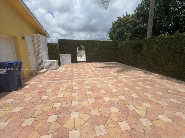 8605 SW 106th St #B, Miami, FL 33156