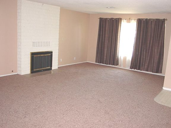 Living Room_01082021