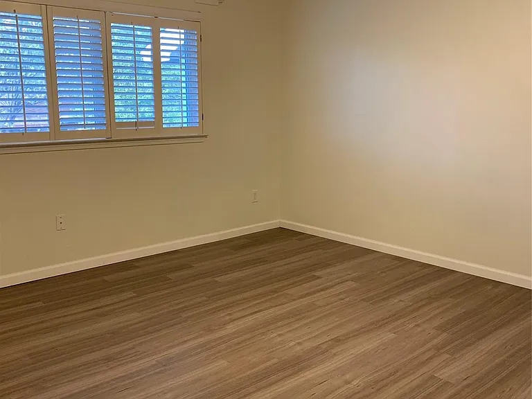 2211 Montclair Dr — Photo 16