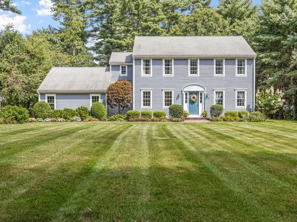 18 Silva St, Carver, MA 02330