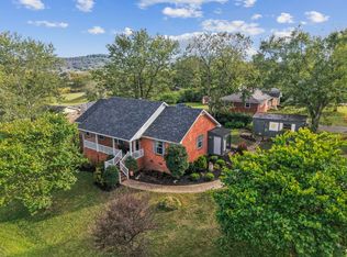 820 Royal Elm Cir, Hartsville, TN 37074