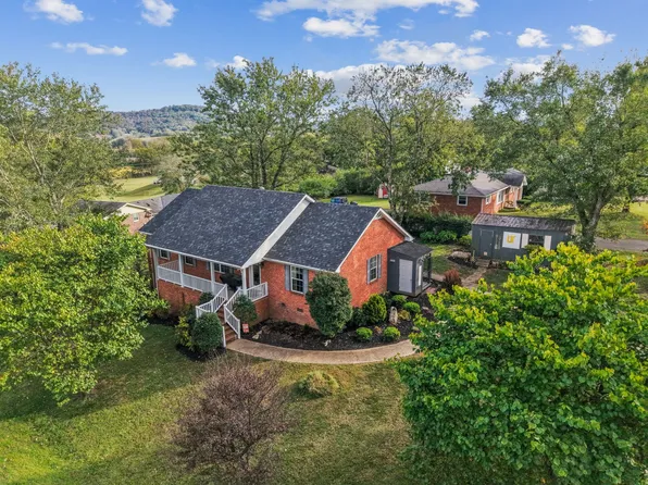 820 Royal Elm Cir, Hartsville, TN 37074