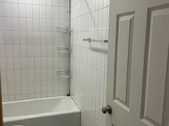 5th image of 609 Linden Ave APT 3