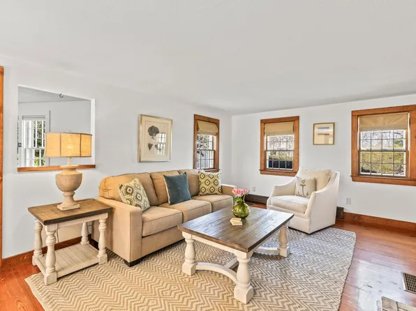 15 Manor Drive, East Sandwich, MA 02537