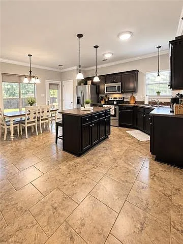 3 bed, 2.0 bath, 1400 sqft, $1,850 — Photo 3