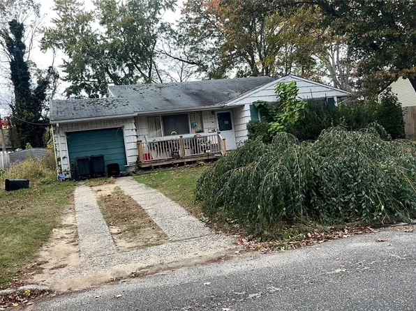 47 Hunter Lane, Centereach, NY 11720