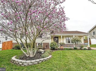 516 N Alder Ave, Sterling, VA 20164