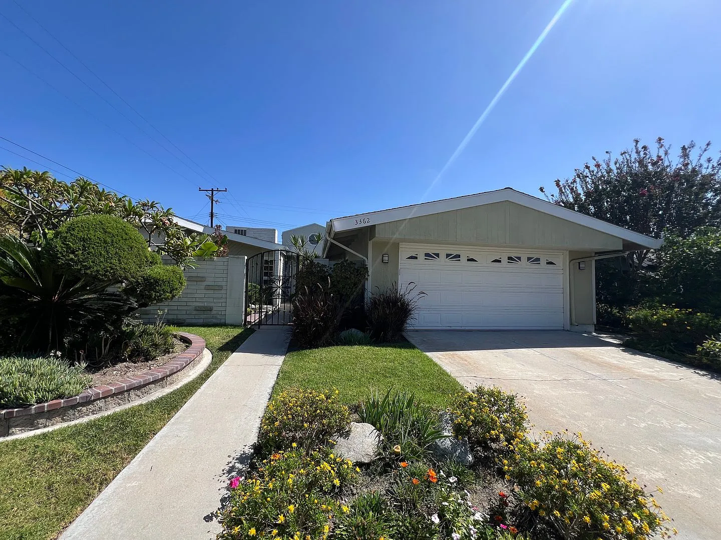 4 Bedroom home now available in Rossmoor community — Photo 2