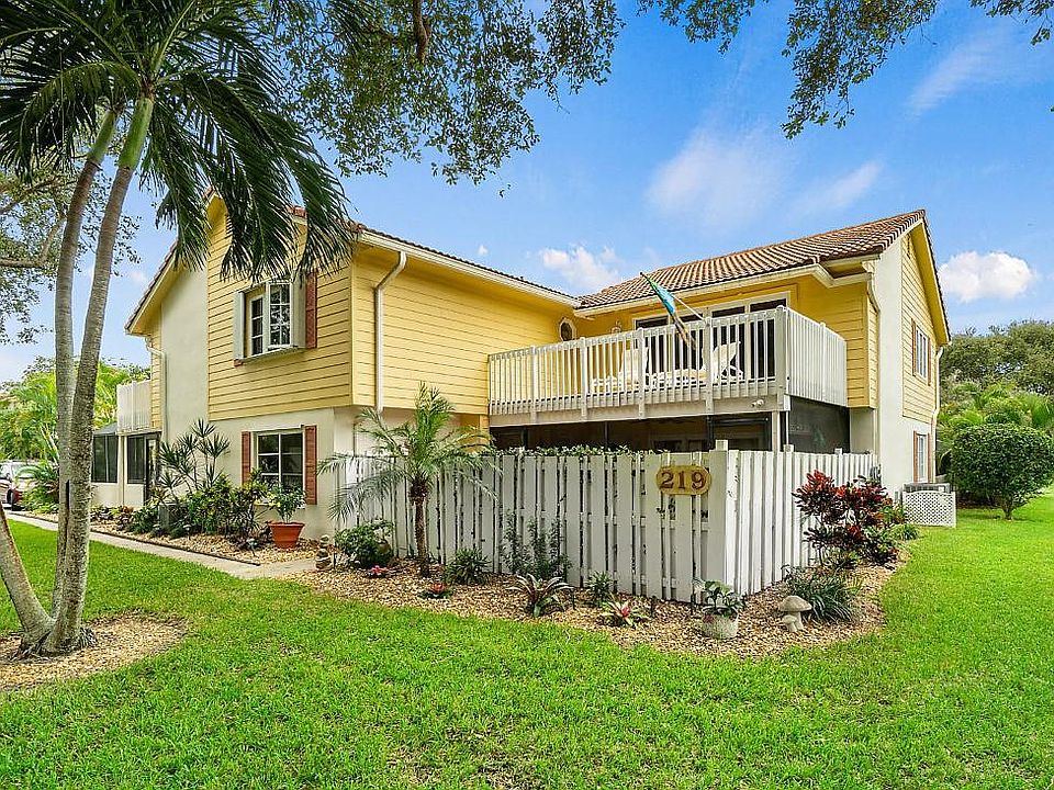 1st image of 219 Seabreeze Cir #219