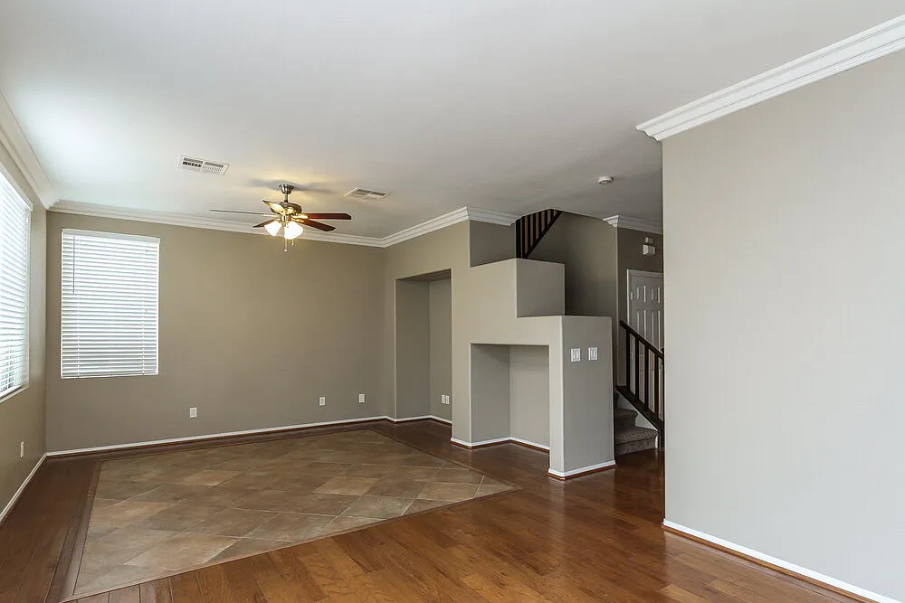 3 bed, 2.5 bath, 1859 sqft, $2,320 — Photo 2