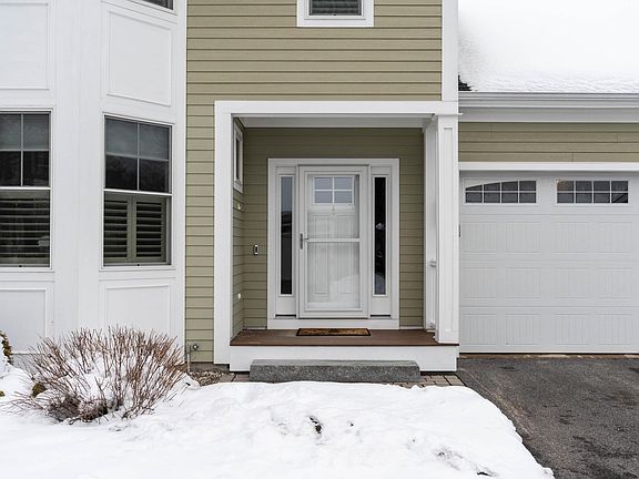 2nd image of 41 Applewood Ln #41