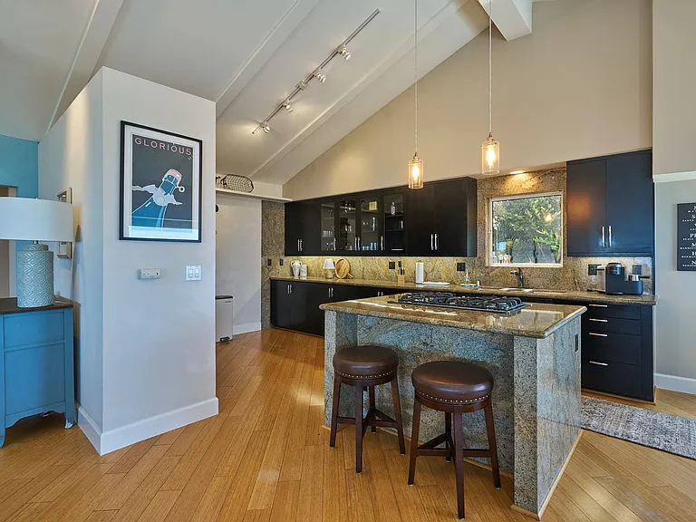 151 Napoleon St — Photo 13