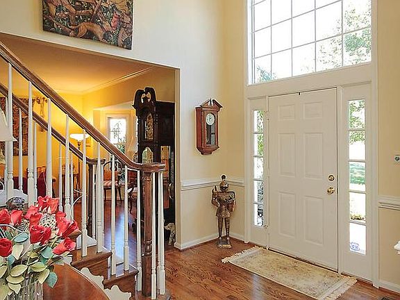 4th image of 1008 Sherman Ct