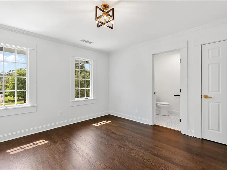 1296 Hilton Dr — Photo 32