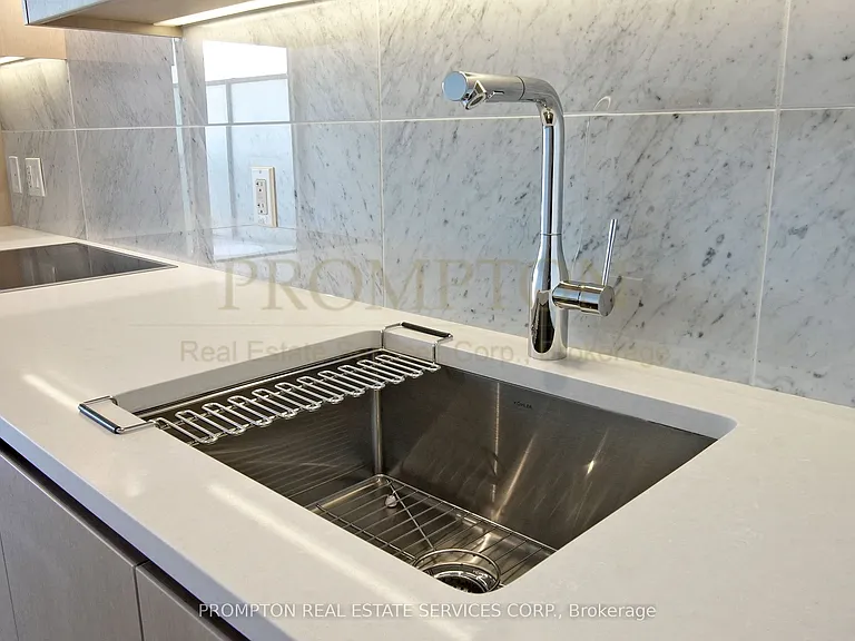 95 McMahon Dr #2211 — Photo 20
