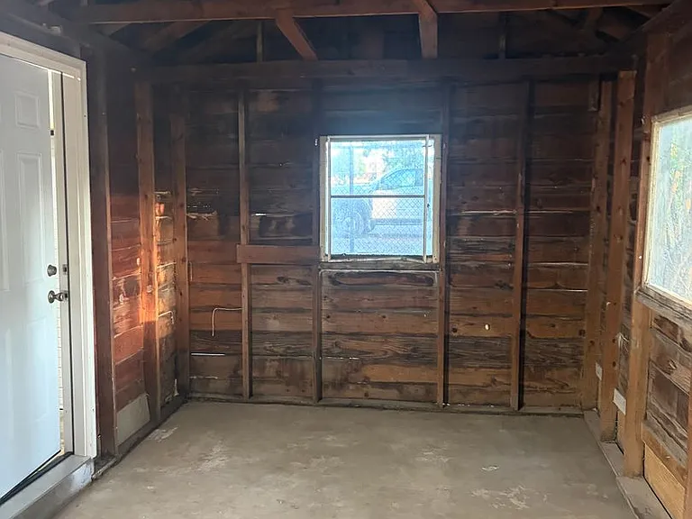 723 Hall St — Photo 21